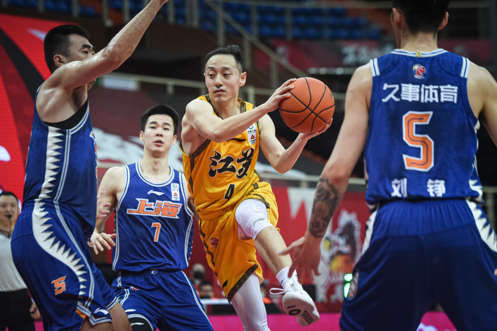 关于国际比赛日上海久事刷新队史纪录——意甲节点到来；更衣室稳定；轮换策略成焦点的信息